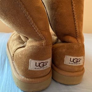 UGG classic short boot, light brown